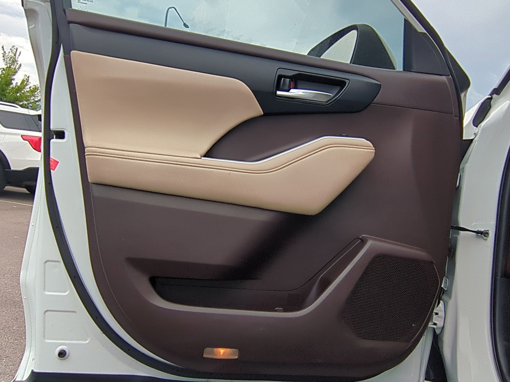 2021 Toyota Highlander XLE photo 10