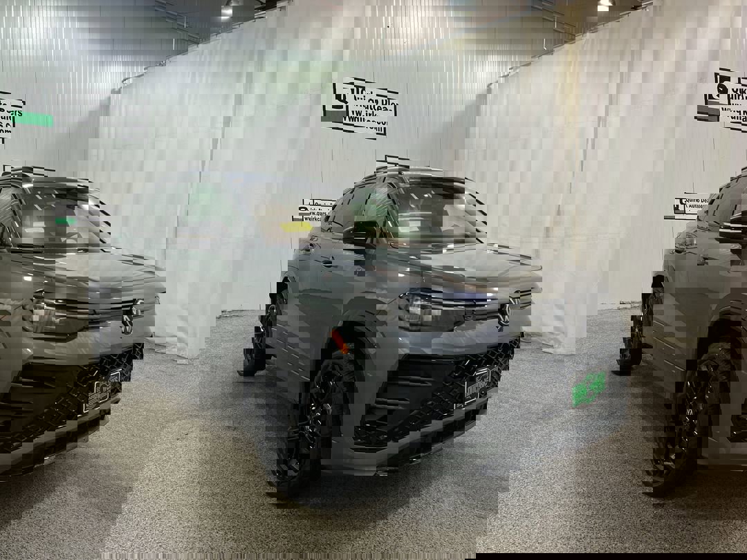 2026 Volkswagen Tiguan SE R-LINE BLACK's photo