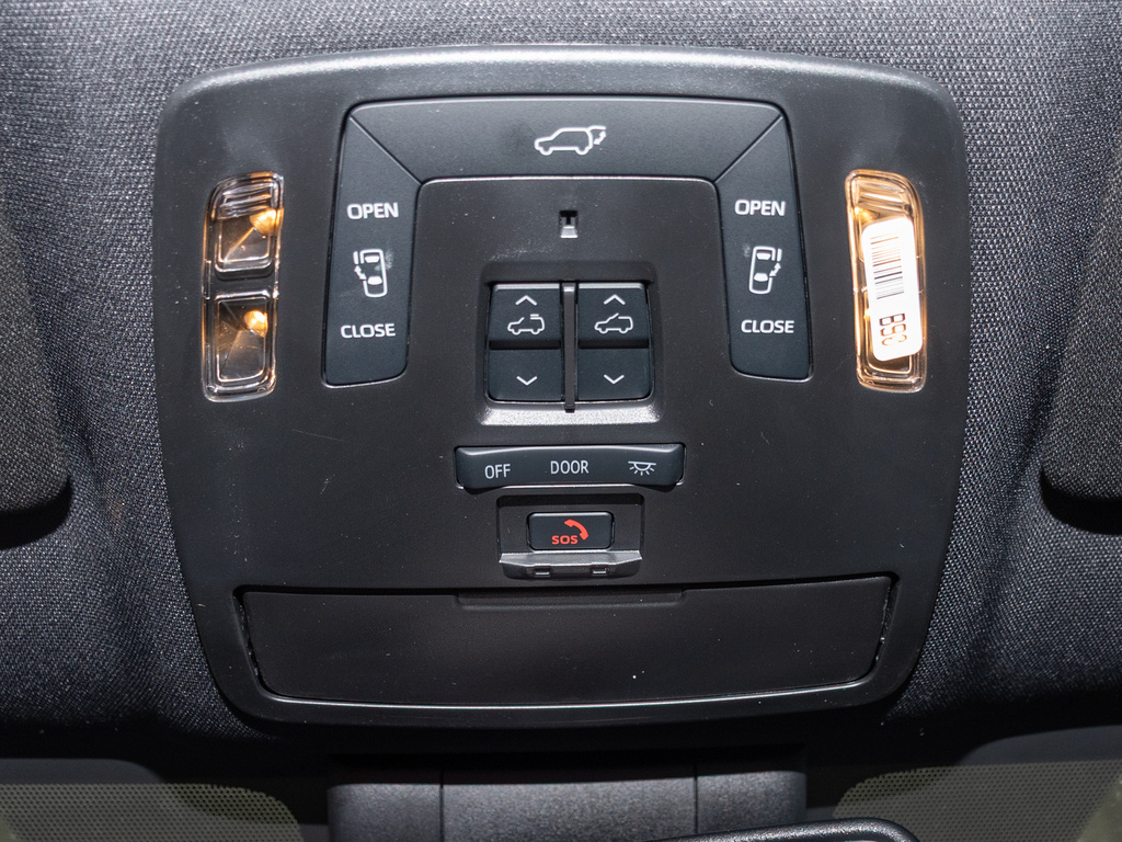 2025 Toyota Sienna Limited photo 12