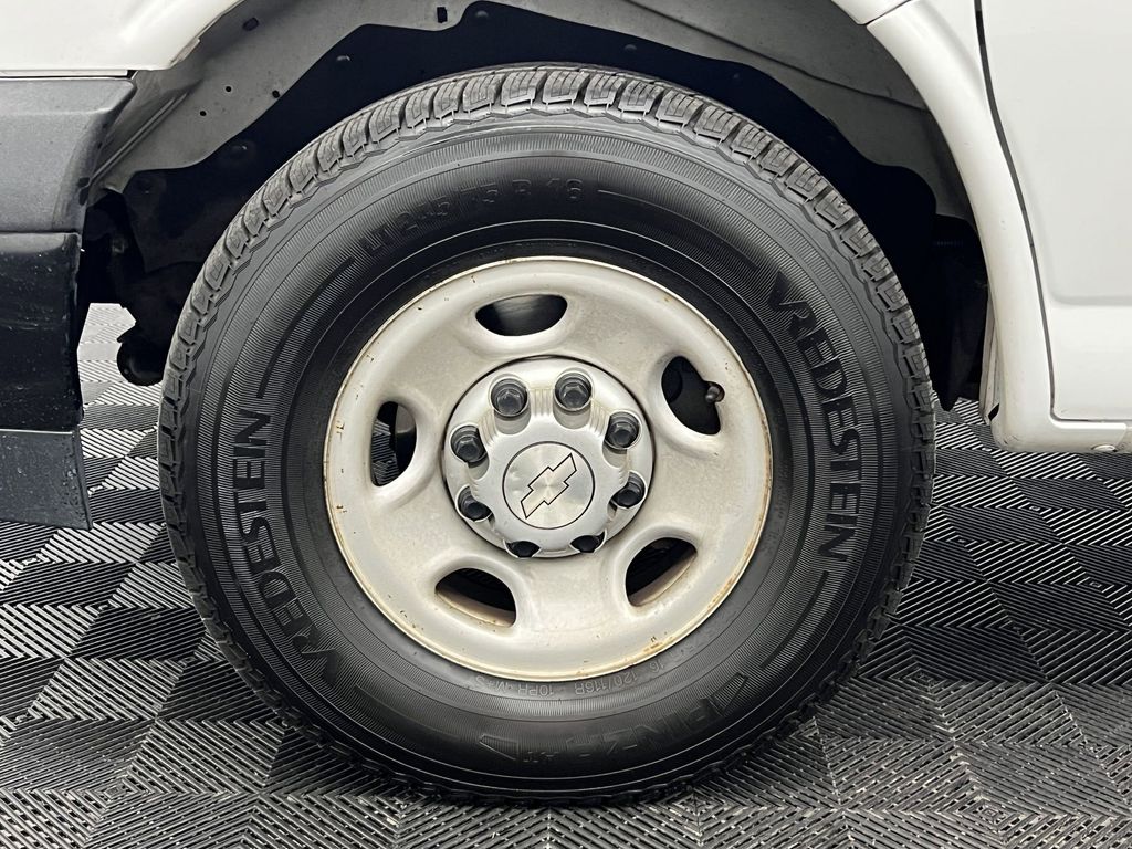 2020 Chevrolet Express 2500 Work Cargo Van photo 10