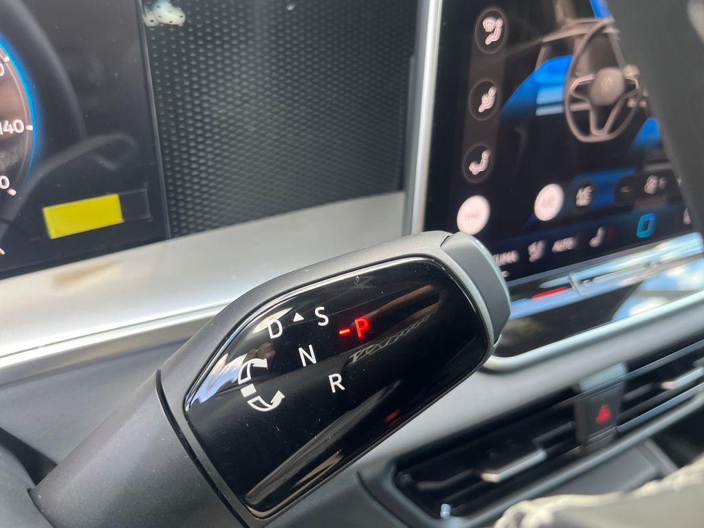 2025 Volkswagen Tiguan SE photo 15