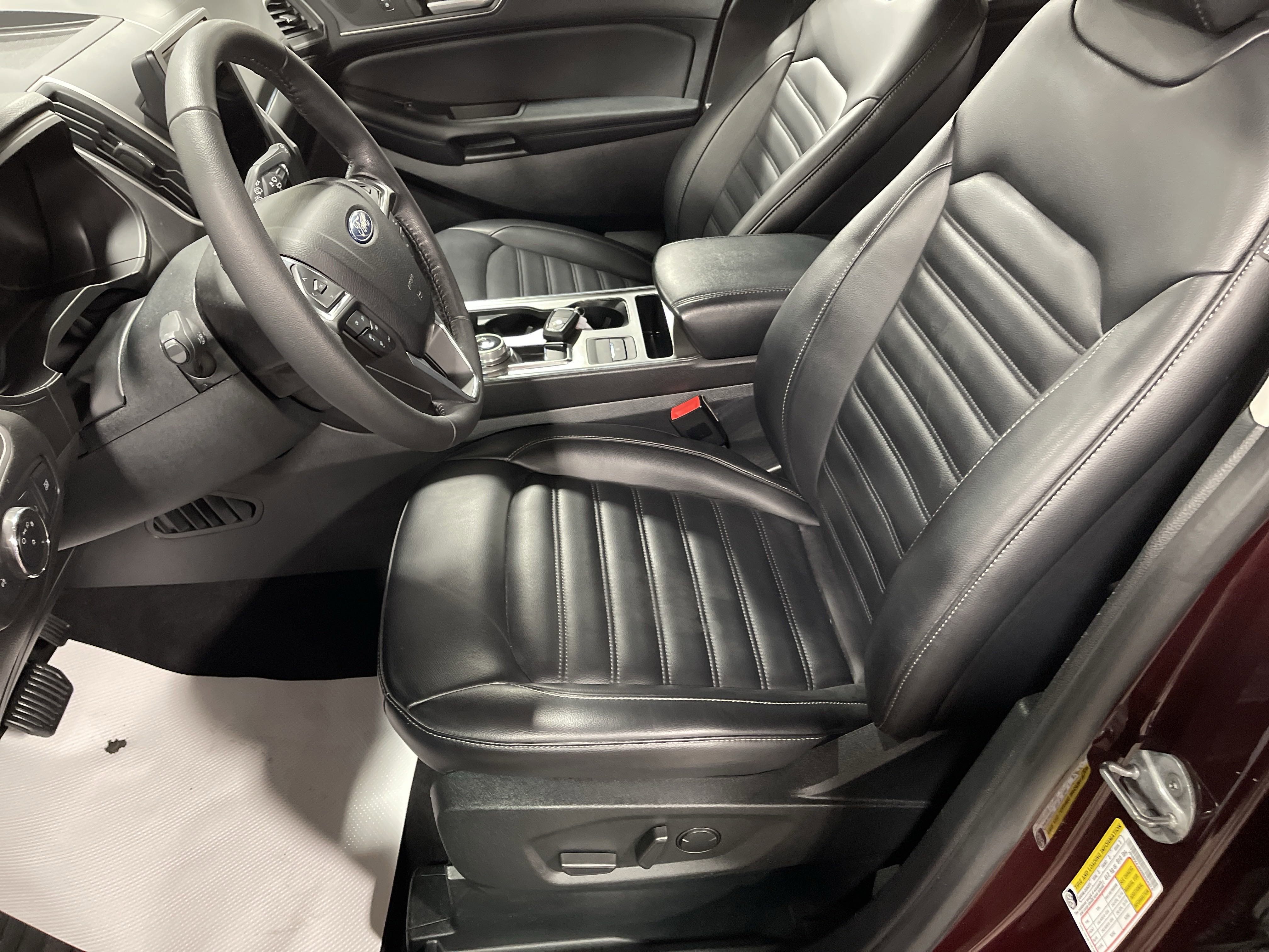 2022 Ford Edge SEL photo 4