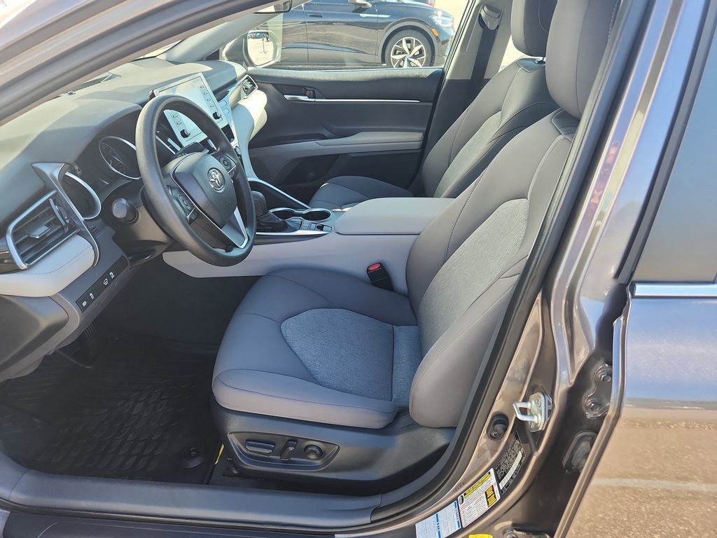 2023 Toyota Camry LE photo 8