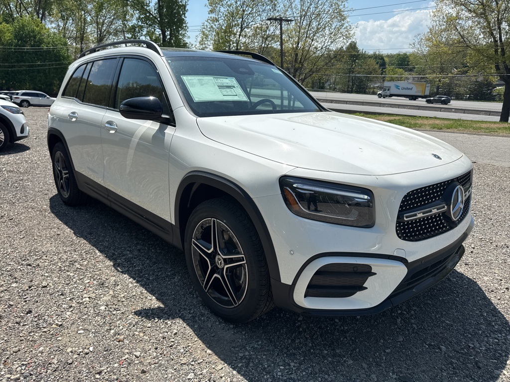 New 2025 Polar White Mercedes-Benz GLB 250 image 1