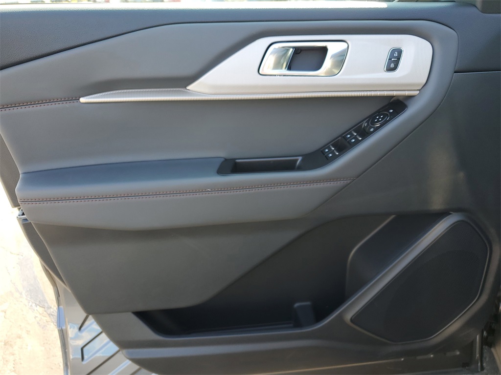 2025 Ford Explorer photo 20