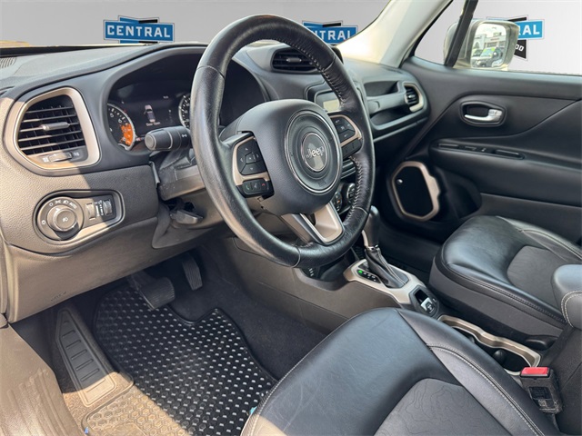 2017 Jeep Renegade Trailhawk photo 2