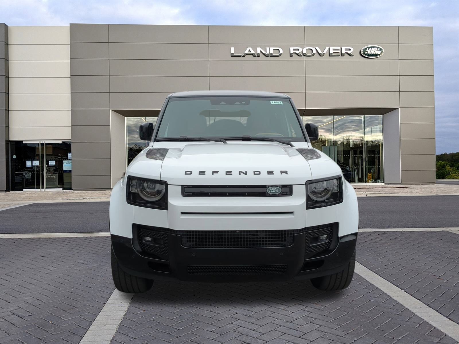 2025 Land Rover Defender X-Dynamic SE photo 2