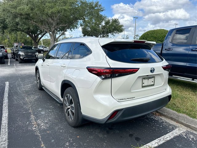 2021 Toyota Highlander Hybrid XLE photo 6