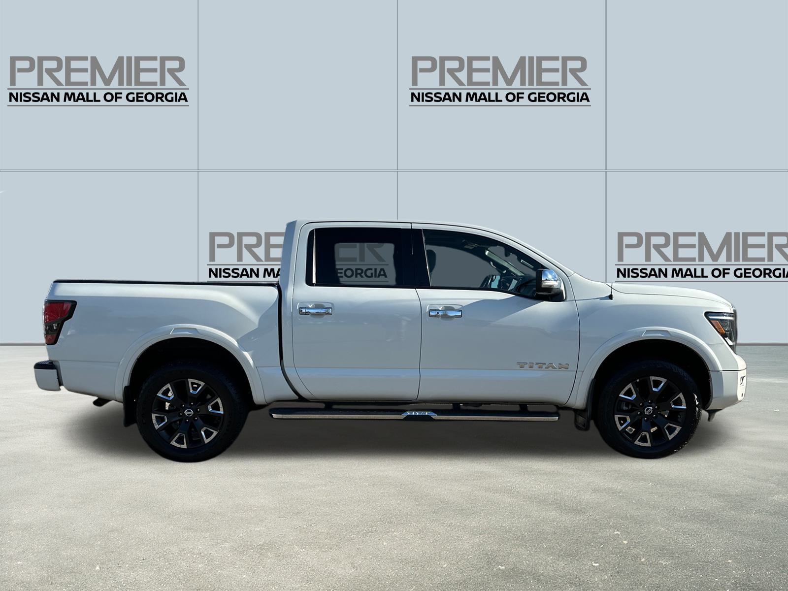 2021 Nissan Titan Platinum Reserve photo 3