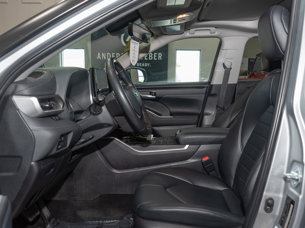 2024 Toyota Highlander XLE photo 6