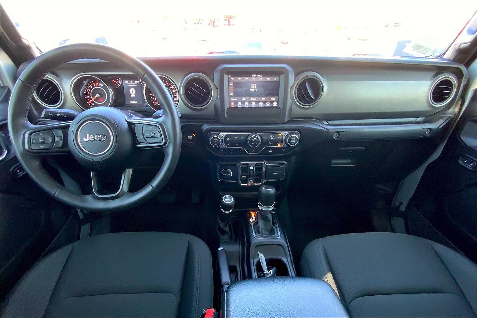 2022 Jeep Gladiator Willys Sport photo 14