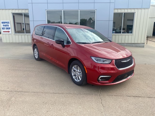 2026 Chrysler Pacifica Select's photo