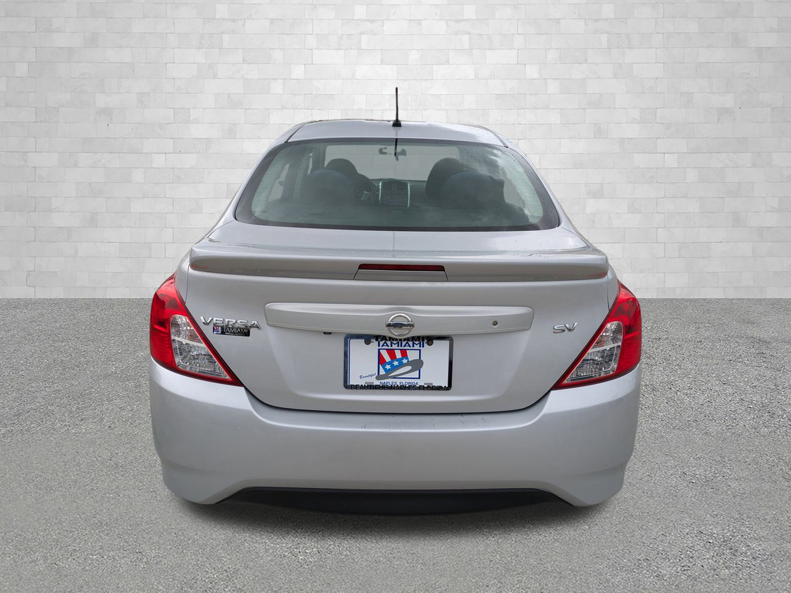 2019 Nissan Versa S photo 3
