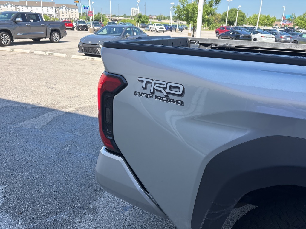 2024 Toyota Tacoma TRD Off-Road photo 2