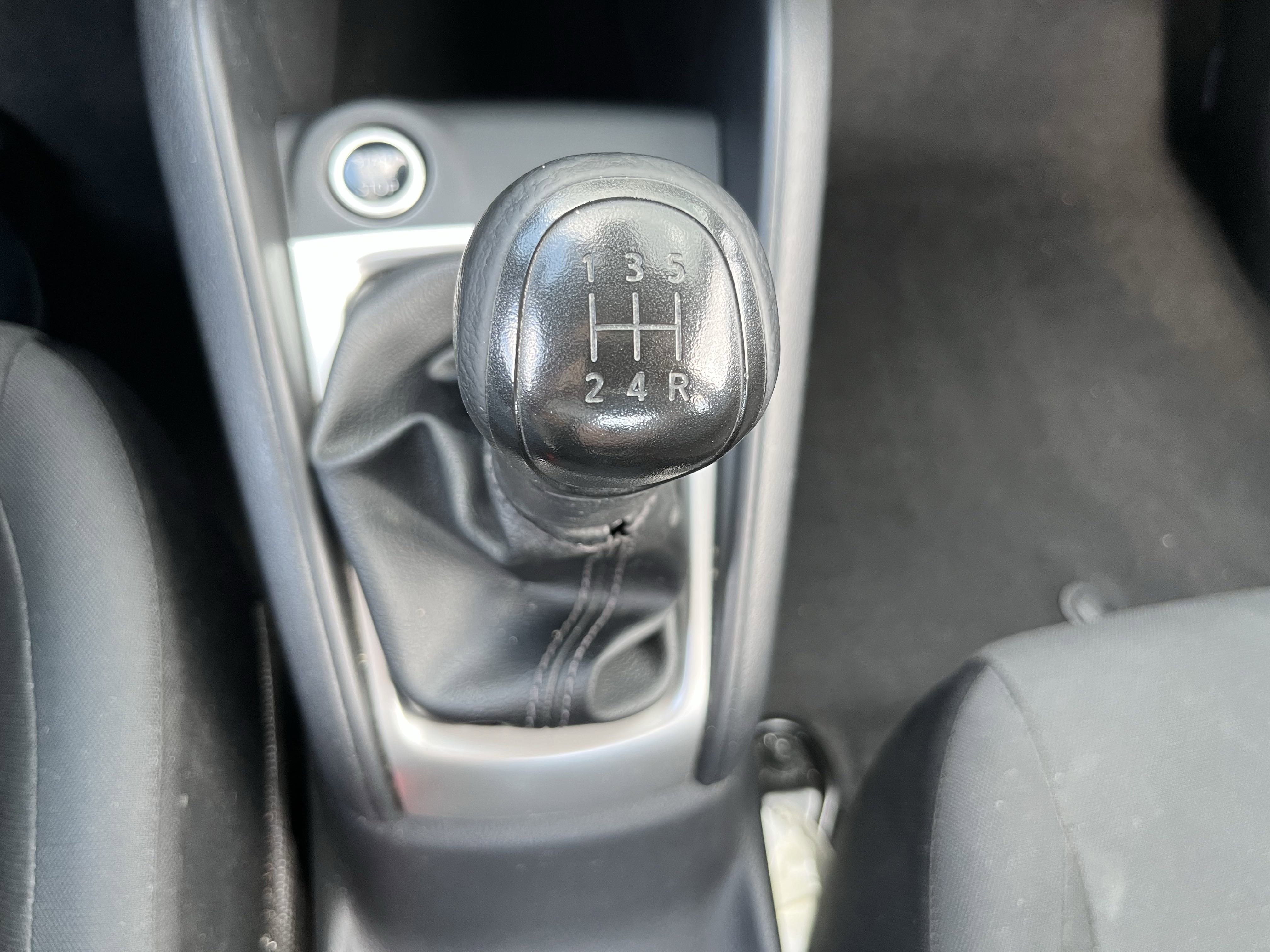 2021 Nissan Versa 1.6 S photo 3