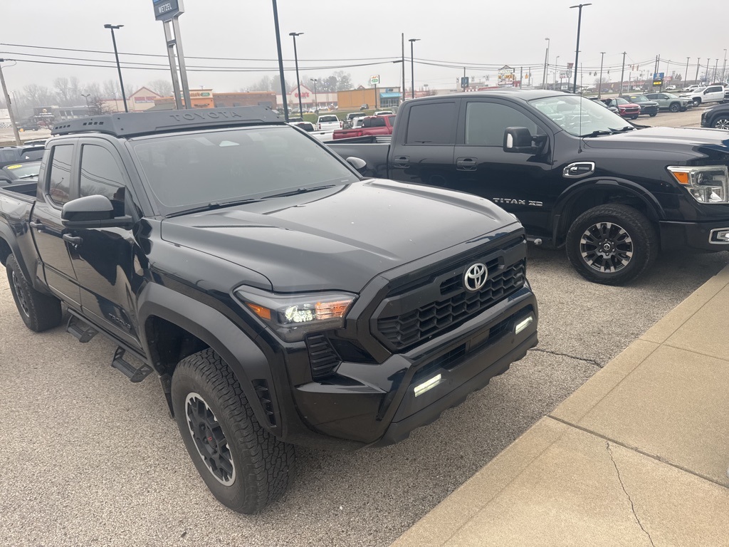 2024 Toyota Tacoma TRD Off-Road photo 2