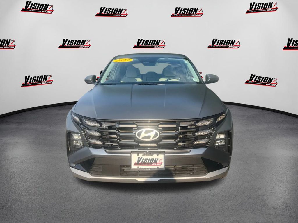 2025 Hyundai Tucson SE photo 2