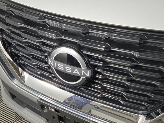 2022 Nissan Rogue SV photo 2