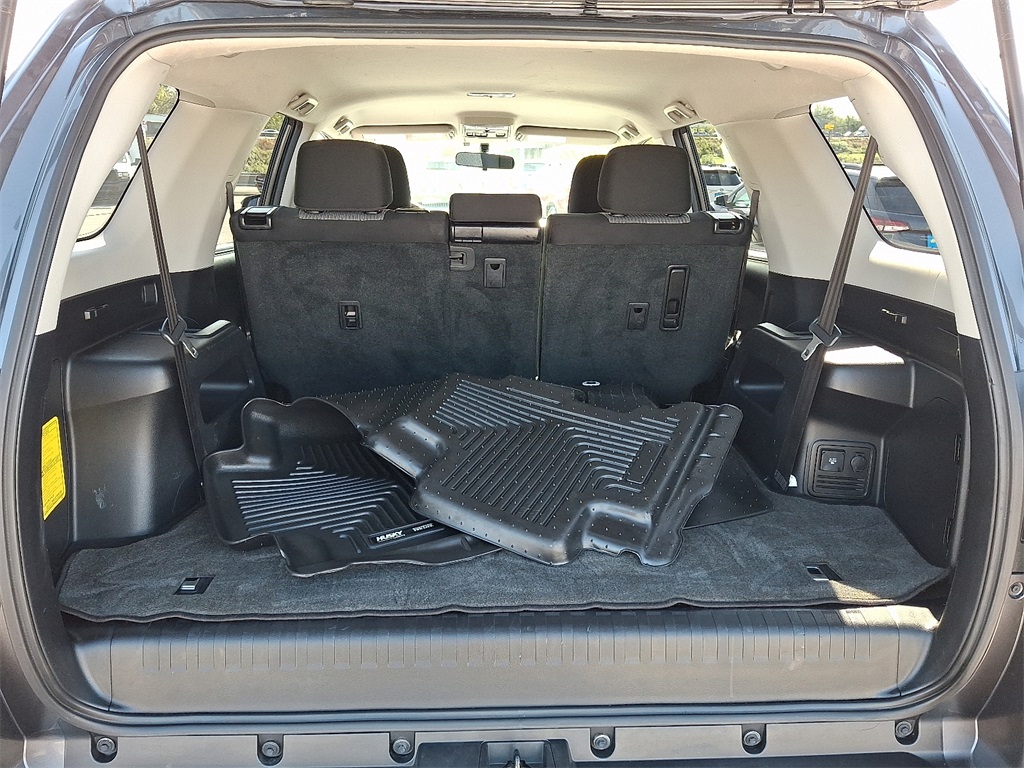 2016 Toyota 4Runner SR5 photo 28