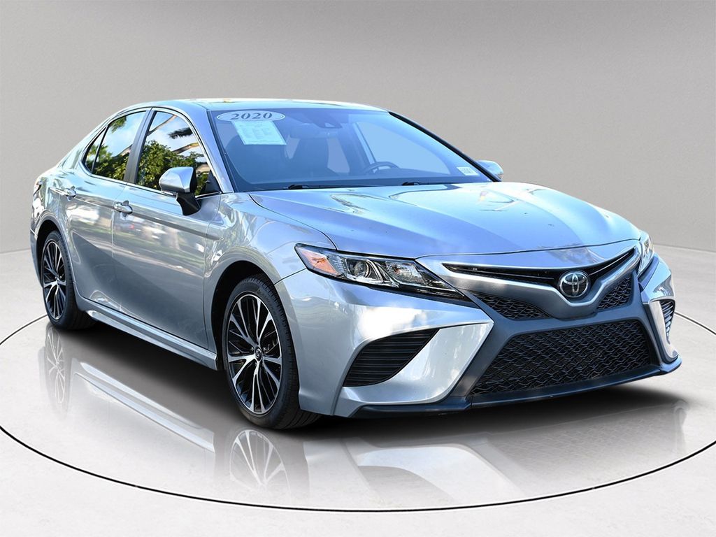 2020 Toyota Camry SE