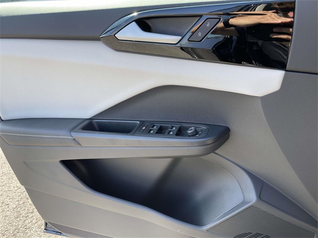 2025 Volkswagen Taos S photo 18