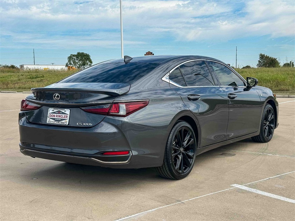 2024 Lexus ES 300h photo 3