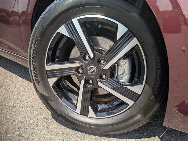 2025 Nissan Sentra SV photo 9