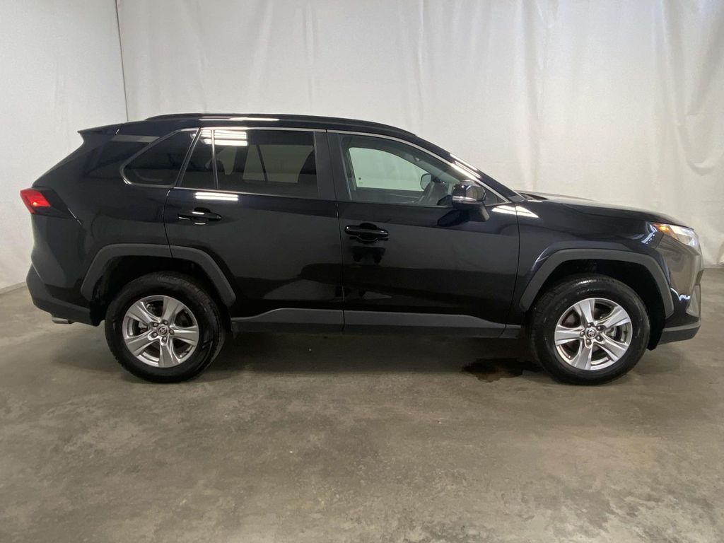 2024 Toyota RAV4 XLE photo 2
