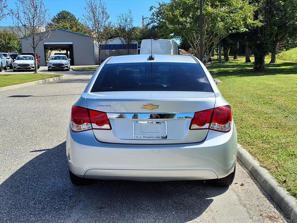 2016 Chevrolet Cruze LS photo 5