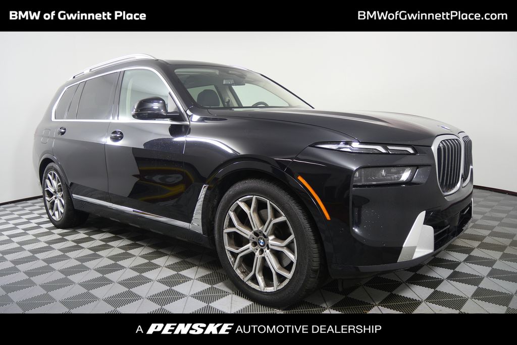 2023 BMW X7 40i's photo