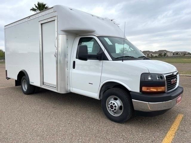 2023 GMC Savana Cutaway Work Van's photo
