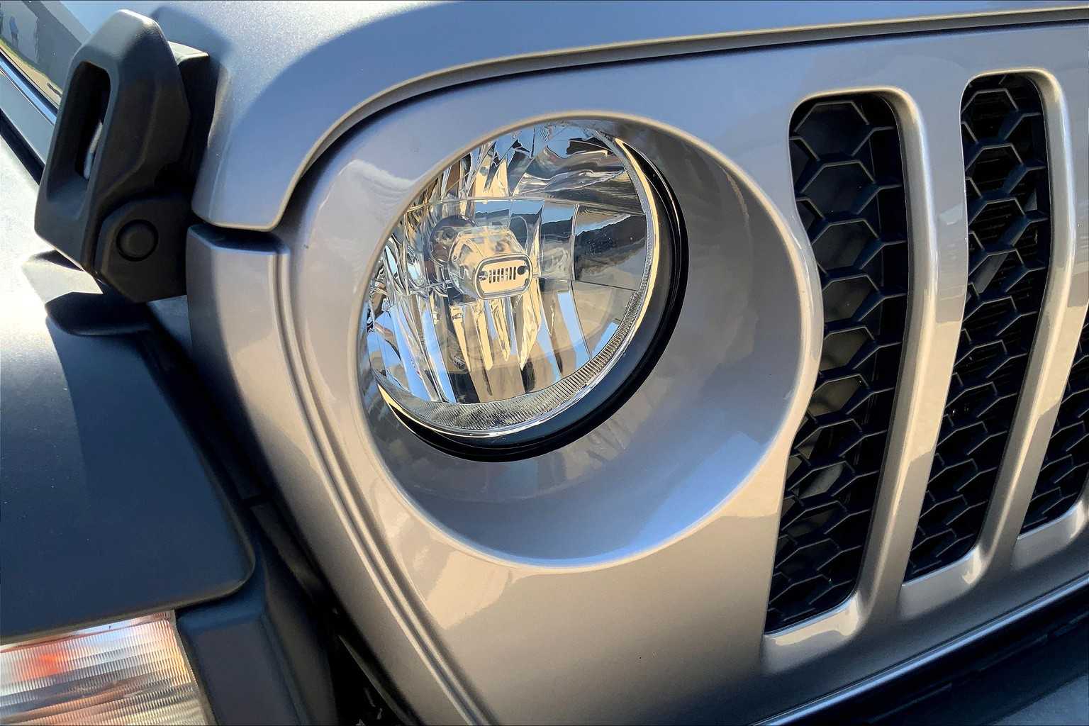 2020 Jeep Gladiator Sport S photo 23