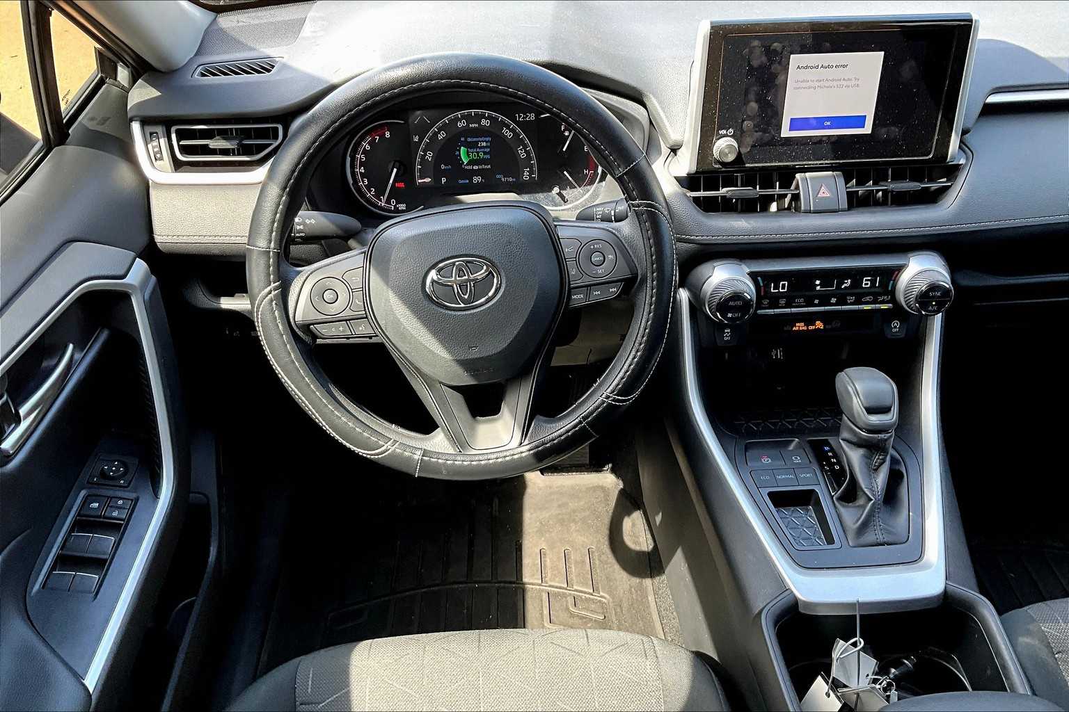 2023 Toyota RAV4 XLE photo 2