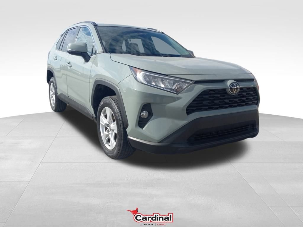 2021 Toyota RAV4 XLE's photo