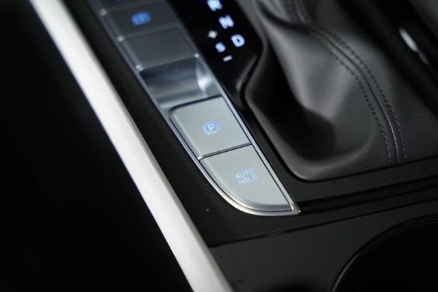 2025 Hyundai Elantra Hybrid Limited photo 16