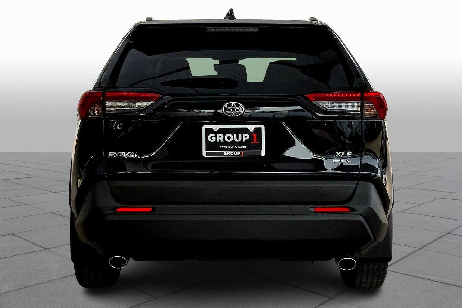 2025 Toyota RAV4 Hybrid XLE photo 4