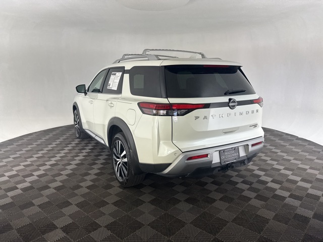 2024 Nissan Pathfinder Platinum photo 5