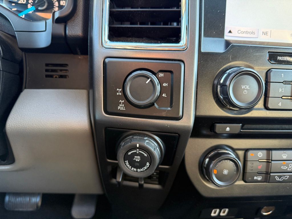 2016 Ford F-150 XLT photo 12