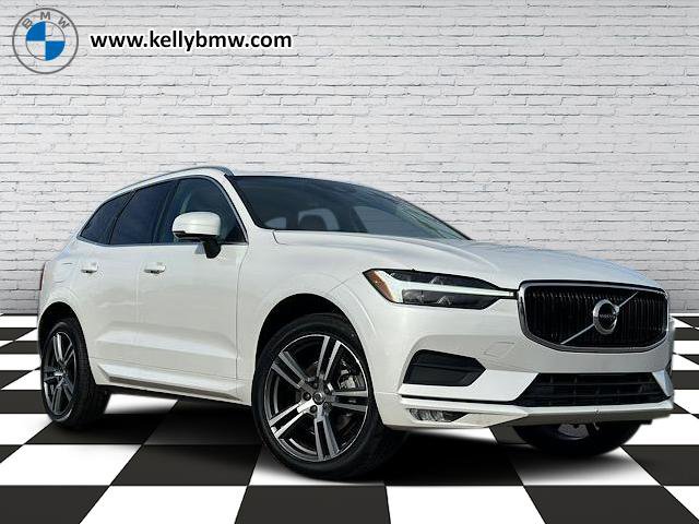 2021 Volvo XC60 Momentum's photo