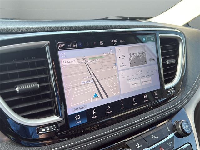 2024 Chrysler Pacifica Hybrid photo 22