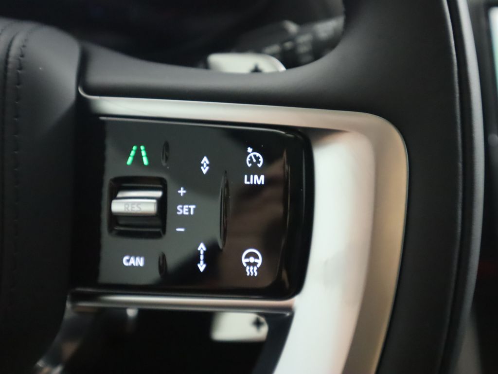 2025 Land Rover Range Rover SE photo 11
