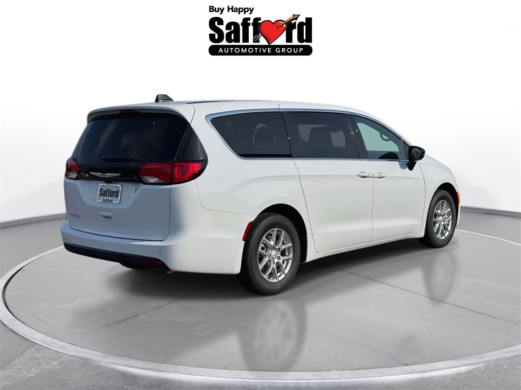 2026 Chrysler Voyager LX photo 8