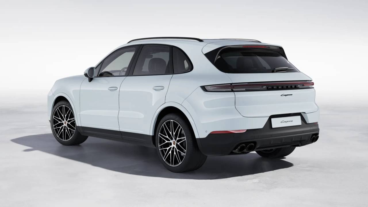 2025 Porsche Cayenne photo 3