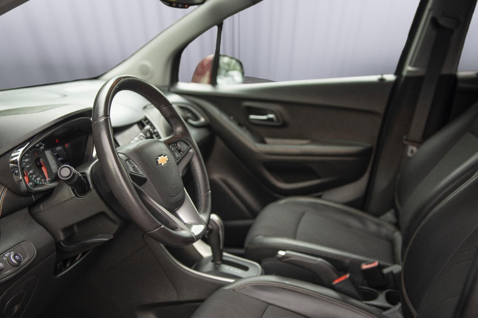 2022 Chevrolet Trax LT photo 2