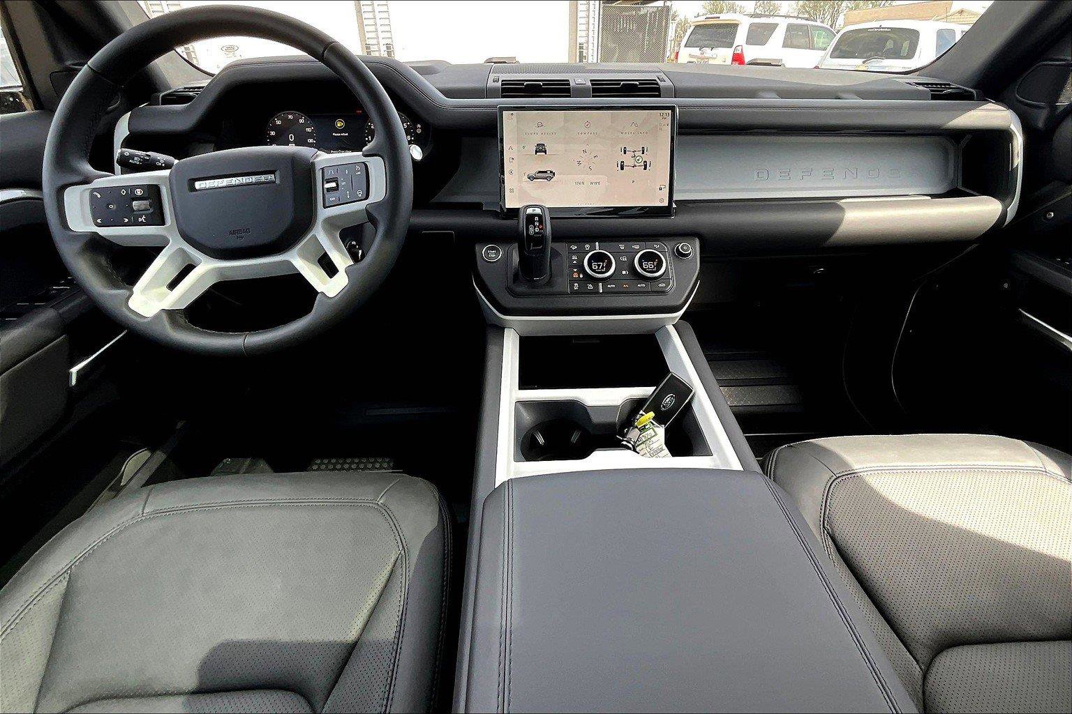 2025 Land Rover Defender 110 S photo 5