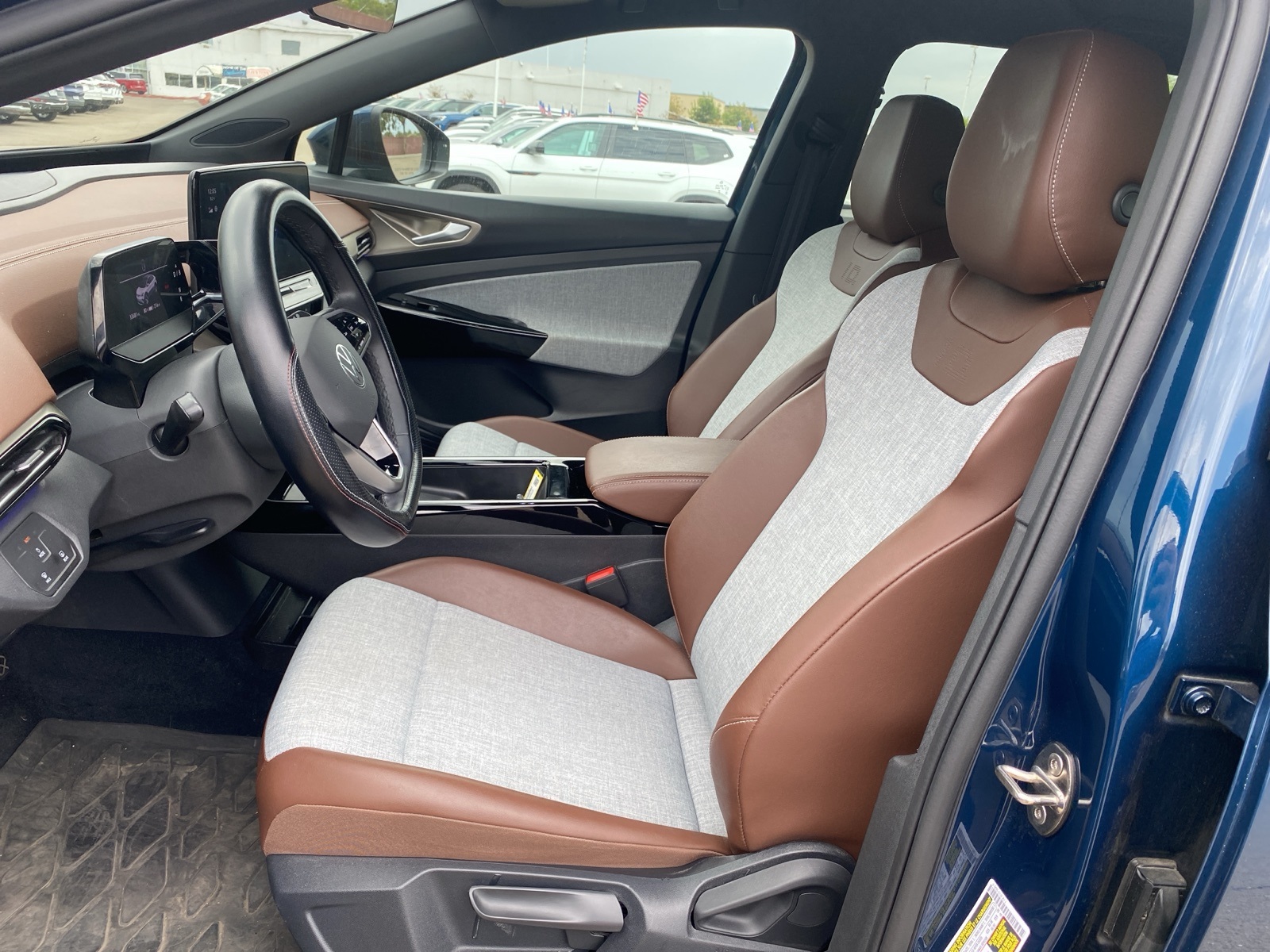 2023 Volkswagen ID.4 Pro photo 7