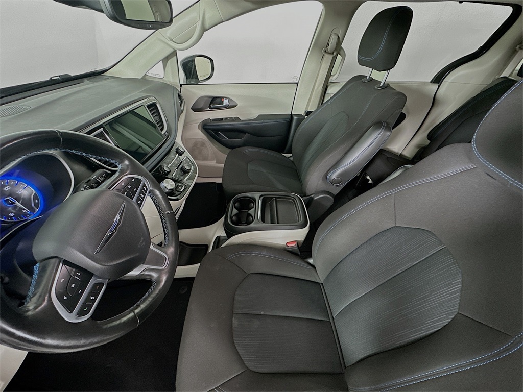 2021 Chrysler Pacifica Touring photo 14