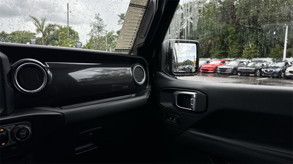 2021 Jeep Wrangler Unlimited Sahara Altitude photo 15