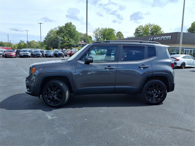 2016 Jeep Renegade Latitude photo 2