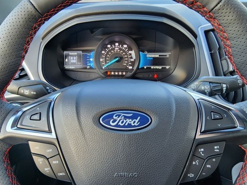 2024 Ford Edge ST-Line photo 13